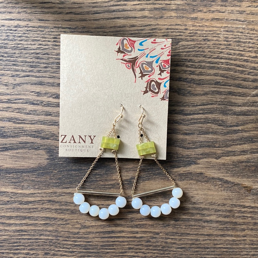 Target dangle earrings in gold, green and white